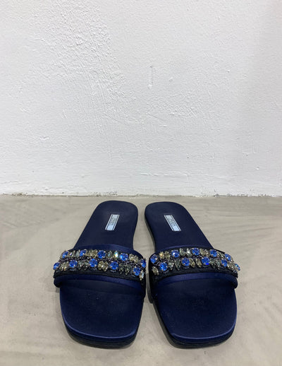 Beautiful & Chic Prada flats