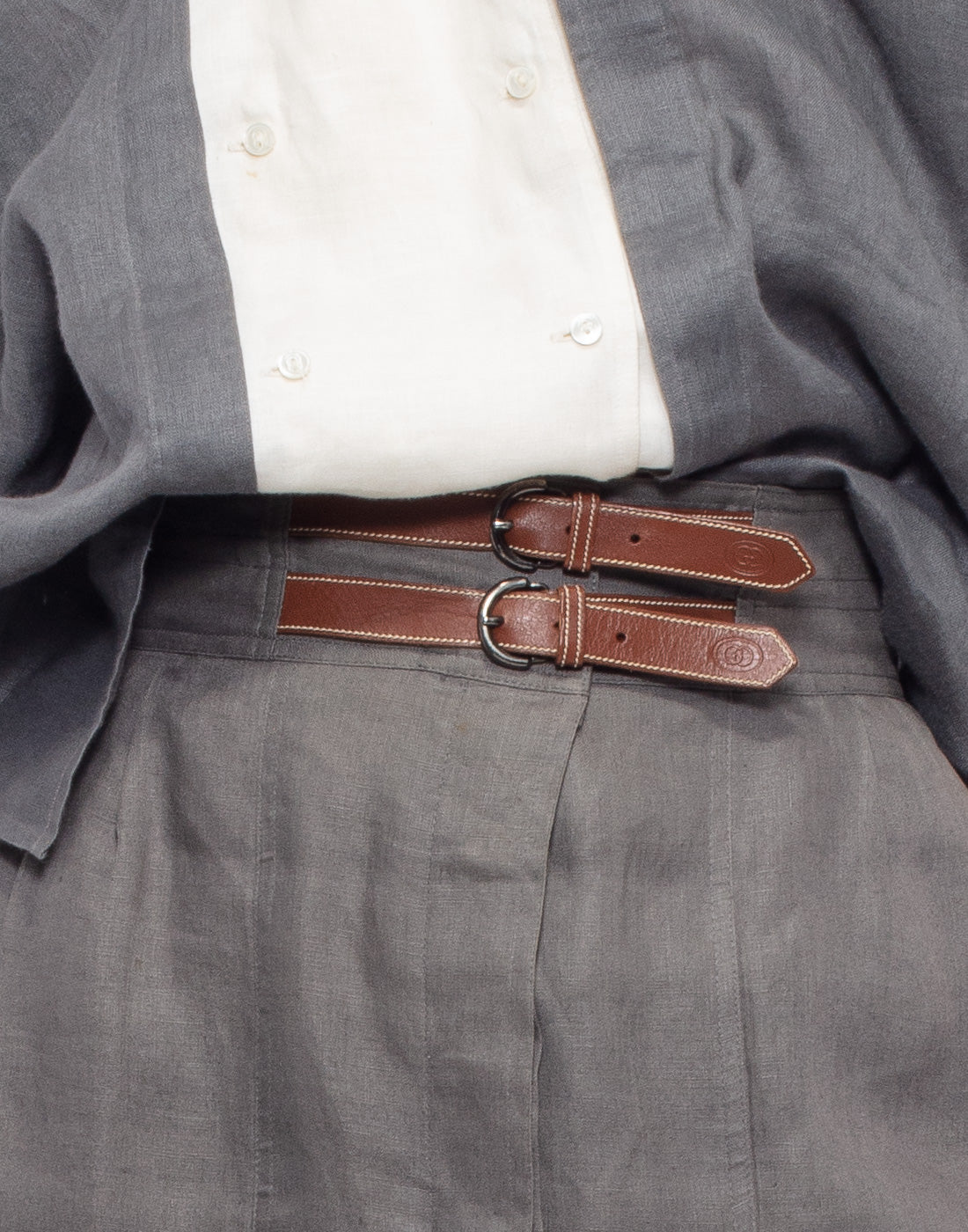 High-waisted gray linen skirt with leather belt as an insert from Gucci archives